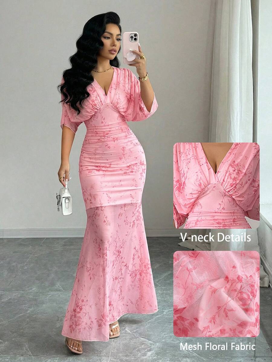 Modelyn Đầm dài ôm dáng màu hồng tay cánh dơi cổ chữ V in hoa, thích hợp cho kỳ nghỉ lãng mạn.