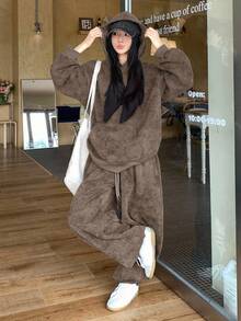 DAZY Set de 2 piezas: Sudadera con capucha casual de estilo coreano y pantalón de chándal holgado para mujer - Café integral - Ver 5