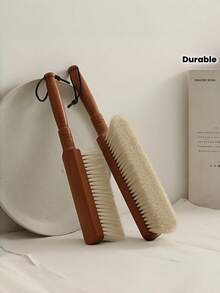 Madebyblanc 1 Chổi phủi bụi bằng sợi tự nhiên mềm mại, có thể tái sử dụng, cán gỗ bền chắc, dùng để vệ sinh đồ đạc trong nhà, ghế sofa, giường, quần áo, dụng cụ lau chùi đa năng trong gia đình. Không kèm dây đeo. - Màu gỗ đàn hương - Xem 4
