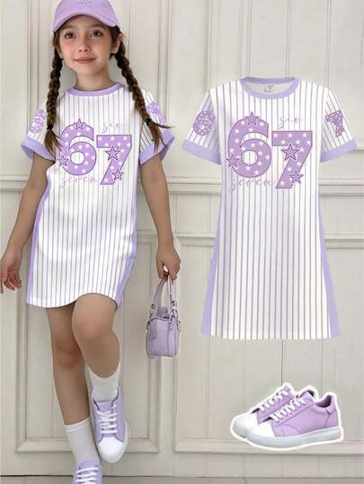 SHEIN Vestido camiseta de verano para niñas con estampado gráfico de rayas verticales, parches, letras y números en morado, estilo casual y minimalista, cómodo para primavera y otoño