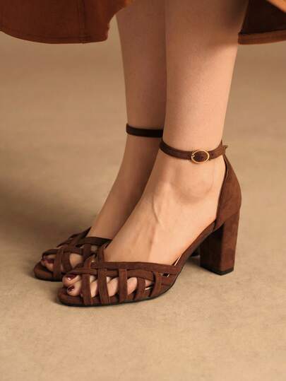 Rosivie 2025 New Vintage French Style Woven Hollow-Out Open Toe Chunky Heel Sandals For Women