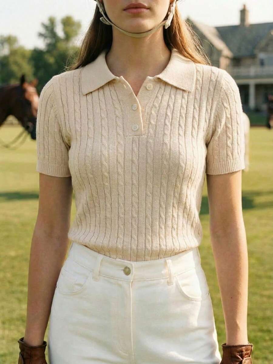 Blusa Polo Tejida, Blusa Cuello V de punto para mujer, tejido trenzado, manga corta, cuello clásico, cierre con botones, ajuste cómodo, estilo elegante y casual, ideal para primavera y verano, estilo old money, ideal para dias casuales o para atuendos de oficina - Beis - Ver 1