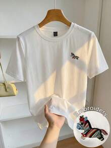 GlowEve 女士白色T恤，有机棉材质，宽松圆领短袖，彩虹小马刺绣休闲上衣 - 白色 - 查看 1