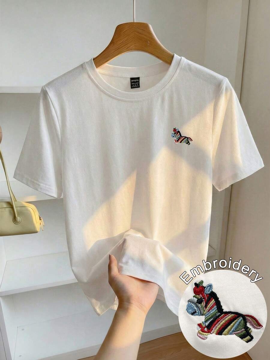 GlowEve 女士白色T恤，有机棉材质，宽松圆领短袖，彩虹小马刺绣休闲上衣 - 白色 - 查看 1