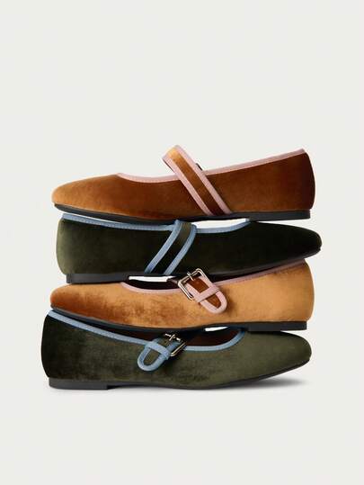 Nöista This Green Velvet Ballerina Shoe Stands Out With Its Distinct Blue-Grey Edges And A Practical Buckled Strap-Creating An Effortless Blend Of Delicate Style And Supportive Comfort.