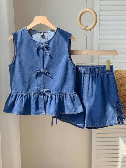SHEIN 夏季少女纯色水洗牛仔两件套，包括一件荷叶边下摆和前系带无袖上衣，搭配松紧腰牛仔短裤，适合春夏波西米亚风度假、复古风/海滩风/优雅毕业季穿搭、休闲女式连体裤、夏季度假装、春季服装、女士海滩装、女士度假装、情人节装、毕业季穿搭。