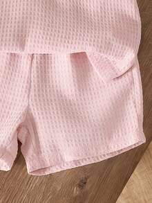 SHEIN Bộ 2 món đồ bé trai sơ sinh màu hồng, áo polo ngắn tay và quần short lưng thun, phong cách thường ngày mùa hè, phối màu tương phản, bo gân, size 3M-3T, đồ gia đình đồng bộ - Hồng - Xem 4