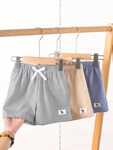 SHEIN Playful Pals 3件套幼儿男童绿色、黑色、灰色针织运动休闲短裤套装，94%棉，吸汗透气，恐龙提花图案，春夏新款，适合居家或户外穿着 - 彩色 - 查看 10
