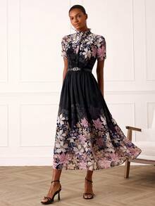 Lilora 这款优雅的中长印花连衣裙,精致百搭,优雅迷人,是通勤、日常穿着、休闲外出、派对、约会、聚会、休闲活动、野餐、假日、度假和夏季郊游的完美之选。优雅印花连衣裙,女士度假连衣裙,印花长裙,女士连衣裙,女士正装,女士优雅套装,女士夏季连衣裙,复古连衣裙,女士连衣裙,优雅经典款 - 彩色 - 查看 5