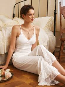 优雅法式性感蕾丝边吊带背心搭配双层荷叶边直筒裤两件套睡衣套装（女士款） - 白色 - 查看 1