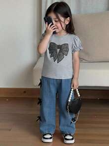 SHEIN 2件套女童夏季韩版可爱撞色大蝴蝶结印花圆领泡泡袖上衣搭配时尚水洗牛仔裤套装，适合户外玩耍，时尚可爱的夏季服装 - 灰色 - 查看 8