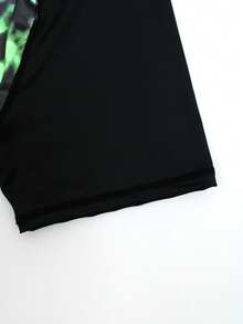 Zalmeno Men's Minimalist Printed Round Neck Short Sleeve Rash Guard - Green - View 7