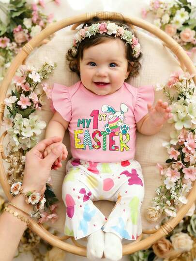 2件套女婴甜美可爱“我的第一个复活节”兔子和彩蛋字母印花荷叶边袖连体衣和彩色兔子彩蛋印花喇叭裤套装，适合复活节春夏穿着