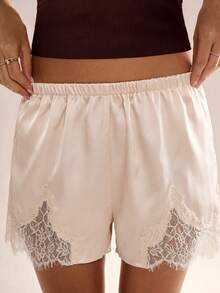 Avenya Quần short ống rộng cạp chun phối ren satin tương phản - Rượu sâm banh - Xem 1