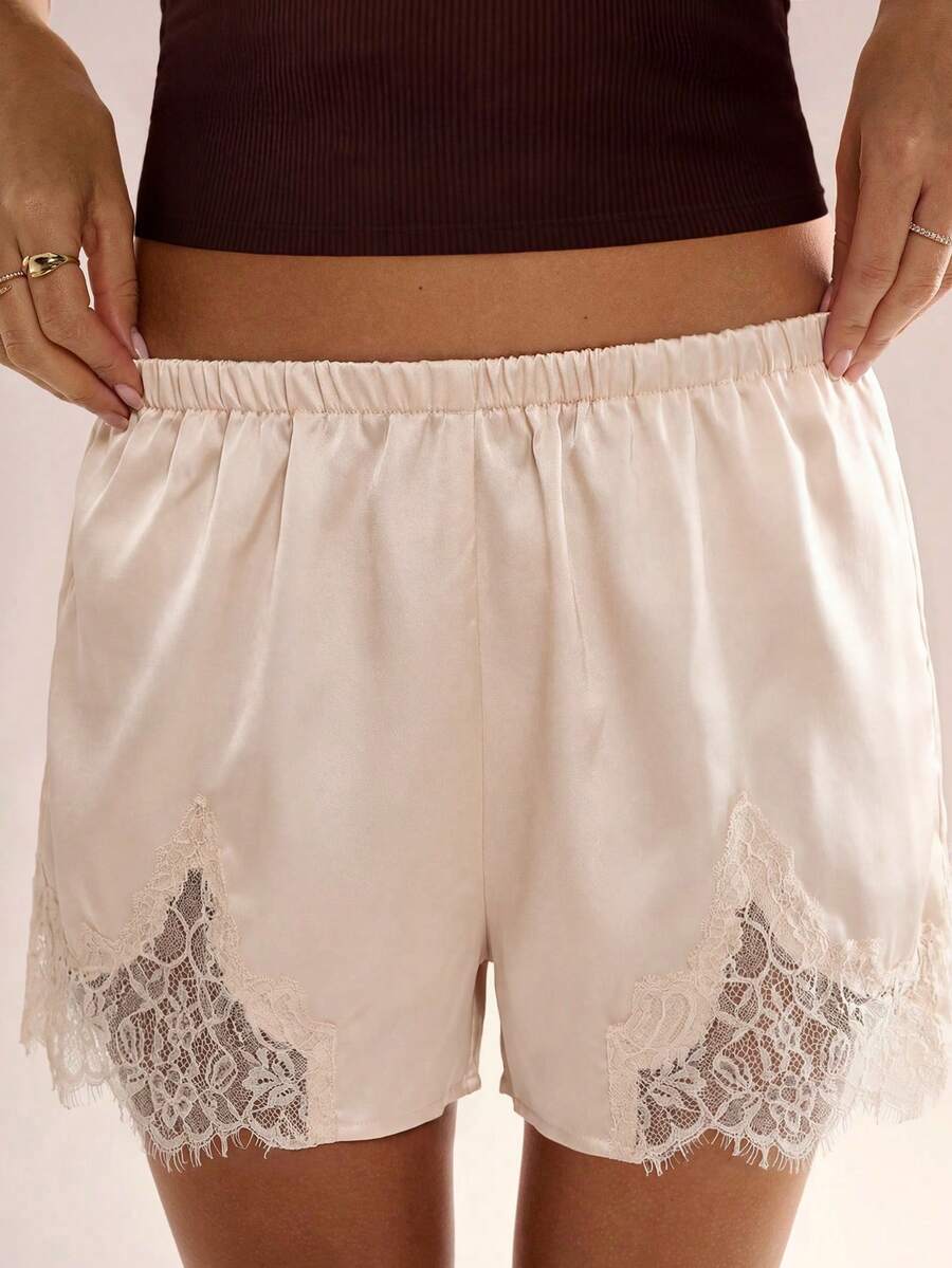 Avenya Quần short ống rộng cạp chun phối ren satin tương phản - Rượu sâm banh - Xem 1