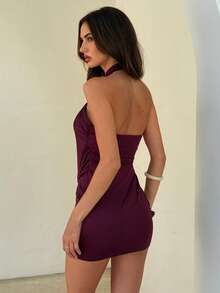 Aloruh 女士夏季新款紫红色优雅性感度假时尚派对Y2K深V领露背吊带超大金属扣装饰露背紧身迷你连衣裙 - 中紫紅色 - 查看 3