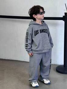 SHEIN Little Byeori 2 Stücke/Set Kleine Jungen Lässig Street Koreanischer Stil Batik Hoodie & einfarbige Jogginghose mit elastischem Bund, geeignet für Ferien, Herbst/Winter - Verschiedenfarbig - Übersicht 1