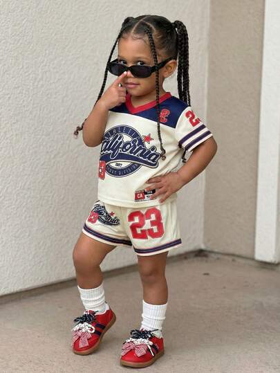 SHEIN Playful Pals 2pcs/Set Infant Toddler Unisex Casual Sports Style Number 23 & California Letter Print Short Sleeve T-Shirt And Shorts Set, Suitable For Outdoor, Sports, School Uniform Wear, Spring/Summer Babygirl Streetwear 90s Outfit Baby Toddler Girl Streetwear Sportswear 3 Year Old Neutral Baby Clothes Unisex