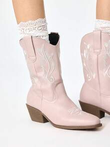 ROMWE Kawaii Botas occidentales rosas para mujer, botas de cuero con bordados, punta puntiaguda, corte en V, tacón grueso, zuecos de tacón bajo, botas de montar de fácil puesta y botines de primavera - Línea gruesa rosa - Ver 4