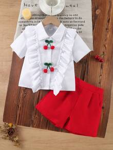 Bộ đồ 2 món cho bé gái: Áo sơ mi trắng tay ngắn xếp ly với họa tiết quả anh đào + Quần short dệt màu đỏ. Thích hợp cho mặc hàng ngày, dự tiệc và các dịp trang trọng. Bộ đồ đi học thường ngày cho mùa xuân, hè và thu. - Đỏ và trắng - Xem 6