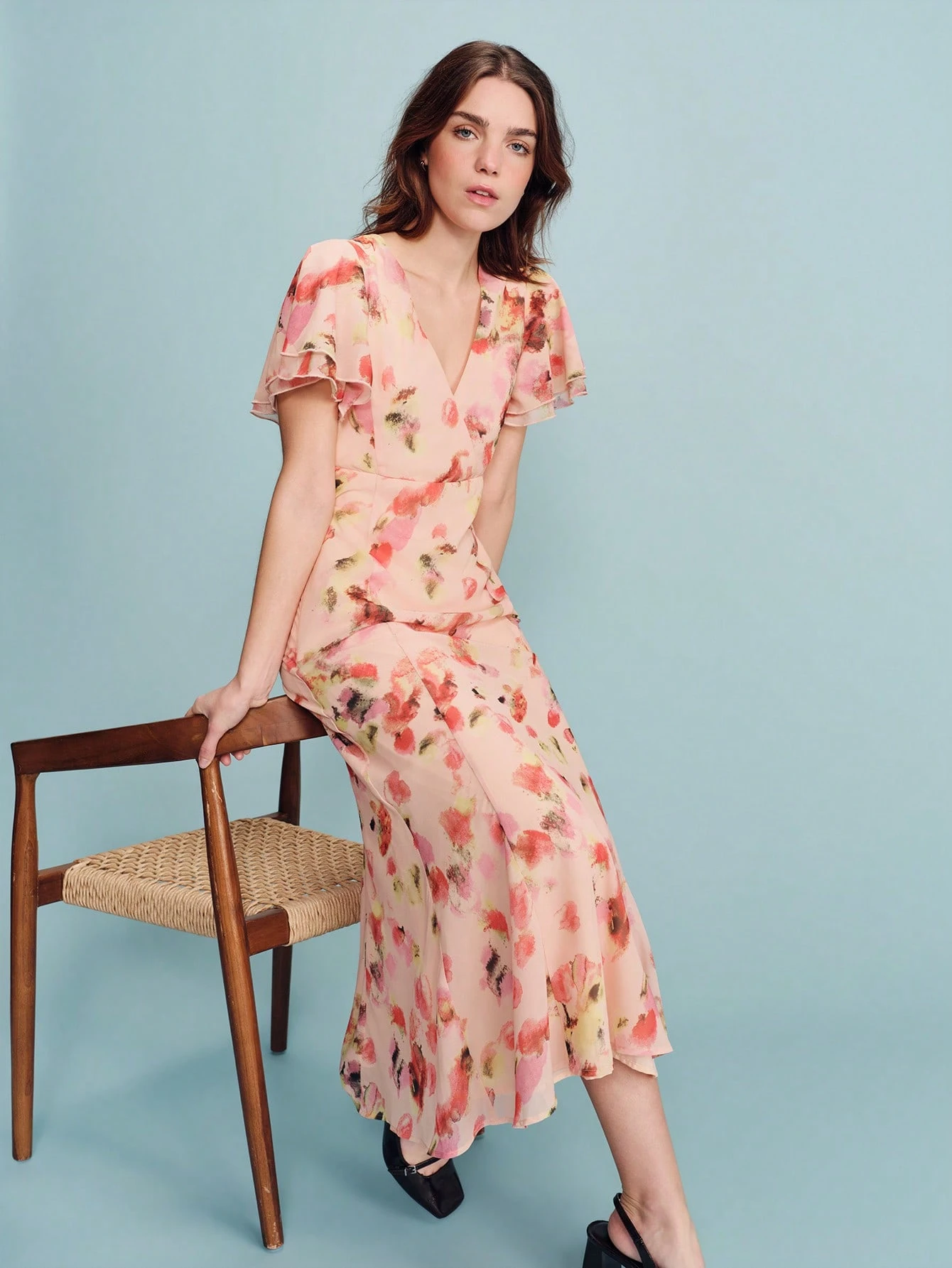 Rosa Blumen Muster Maxikleid mit V-Ausschnitt und Rüschenärmeln, schicker Frühlings-Sommer-Stil im französischen Pariser Stil