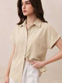 BizChic 女士百搭短袖翻领衬衫，风格百搭，适合办公室、正式场合、优雅都市通勤、休闲场合，以及充满浪漫90年代复古风情的场合，例如派对、毕业典礼、日常穿着、婚礼宾客、伴娘、主持人、外出、社交活动、音乐会、毕业典礼、早午餐、机场等。 - 杏色 - 查看 5