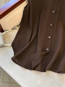 GlowEve 咖啡棕色无袖褶皱薄纱休闲宽松女式衬衫 - 咖啡棕 - 查看 4