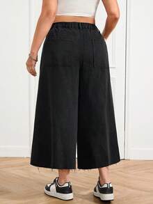 SHEIN CURVE+ Quần jeans nữ cỡ lớn cạp cao, có túi, ống rộng, dáng suông, dài đến 7/8, thích hợp cho mùa xuân hè, lễ hội, đi làm, nghỉ mát, tốt nghiệp, phong cách Y2K, dễ thương, thời trang đường phố, dự tiệc, đám cưới, thanh lịch, công sở, thường ngày. Quần jeans nữ cạp cao ống rộng với gấu quần rách, quần denim đen dáng lửng, quần denim tối giản, quần jeans thoải mái khi đi làm, quần jeans thời trang nữ, quần jeans tối giản thanh lịch. - màu đen - Xem 2