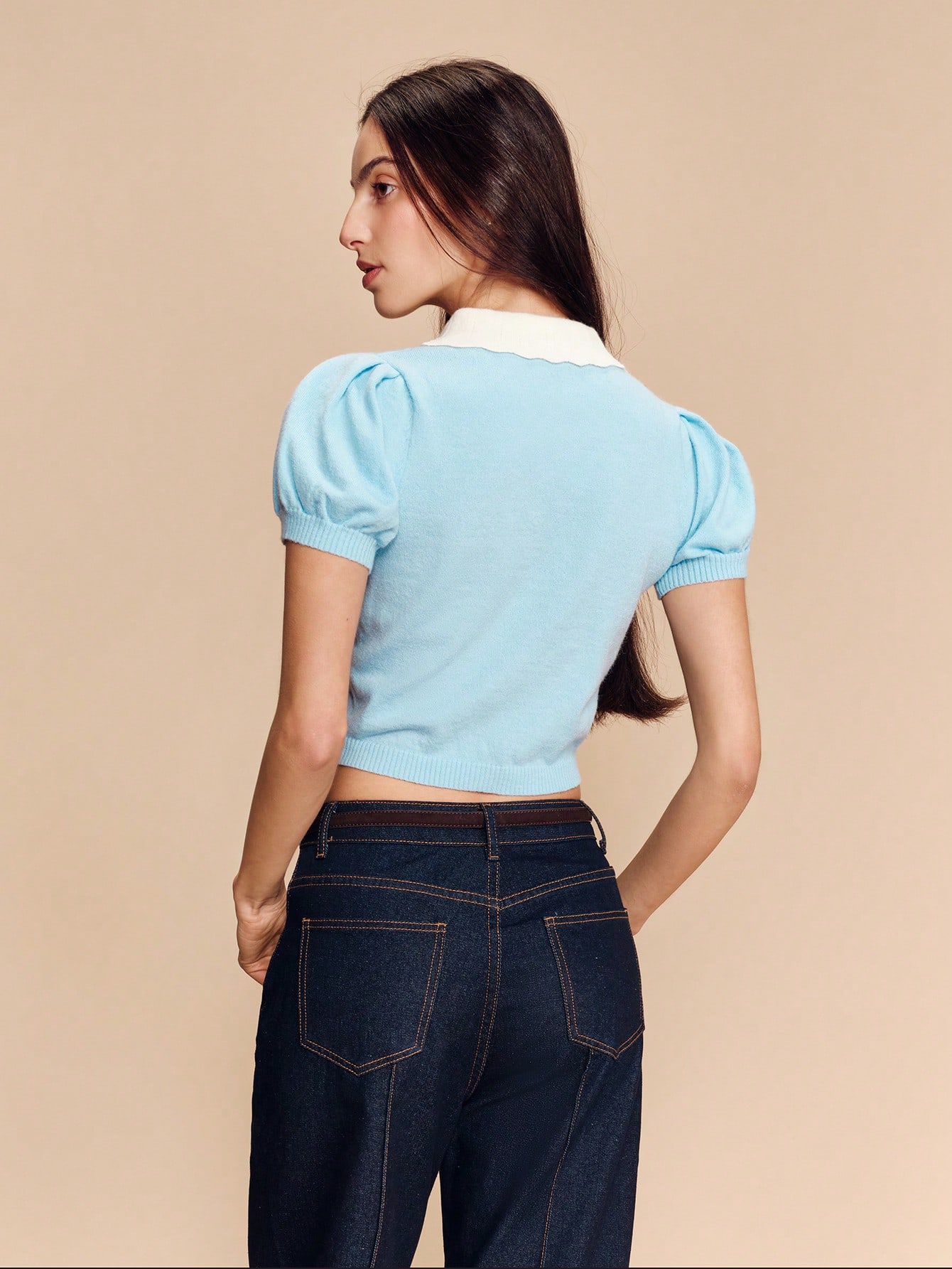 Niebieski haftowany dopasowany krótki kardigan z dzianiny z krótkimi rękawami i białym kołnierzykiem z falbanką Uroczy wiosenno-letni styl Francuski styl Paryski styl