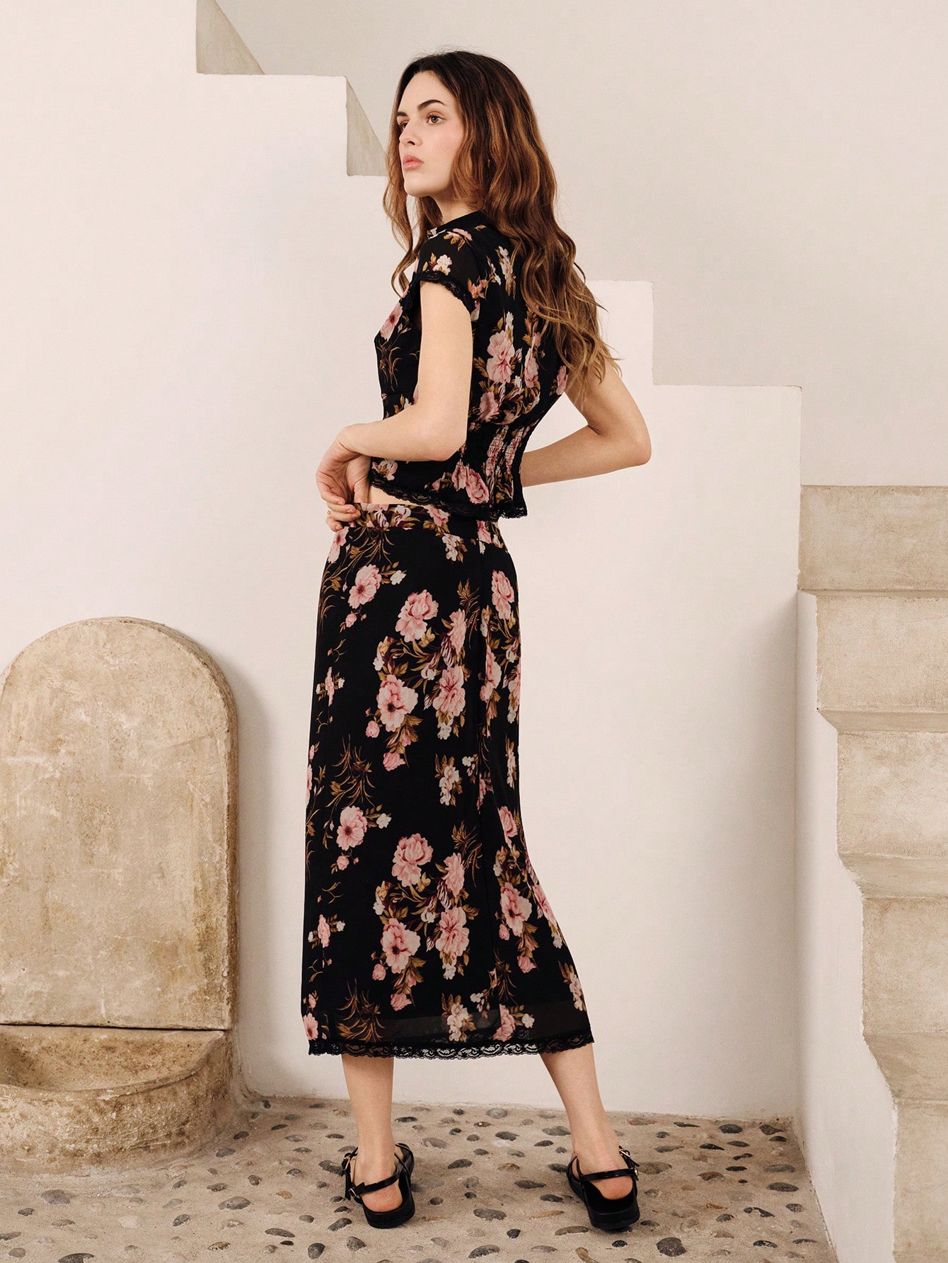 Falda floral con detalles de encaje en el bajo, estilo francés y parisino para vacaciones y salidas, ideal para primavera y verano