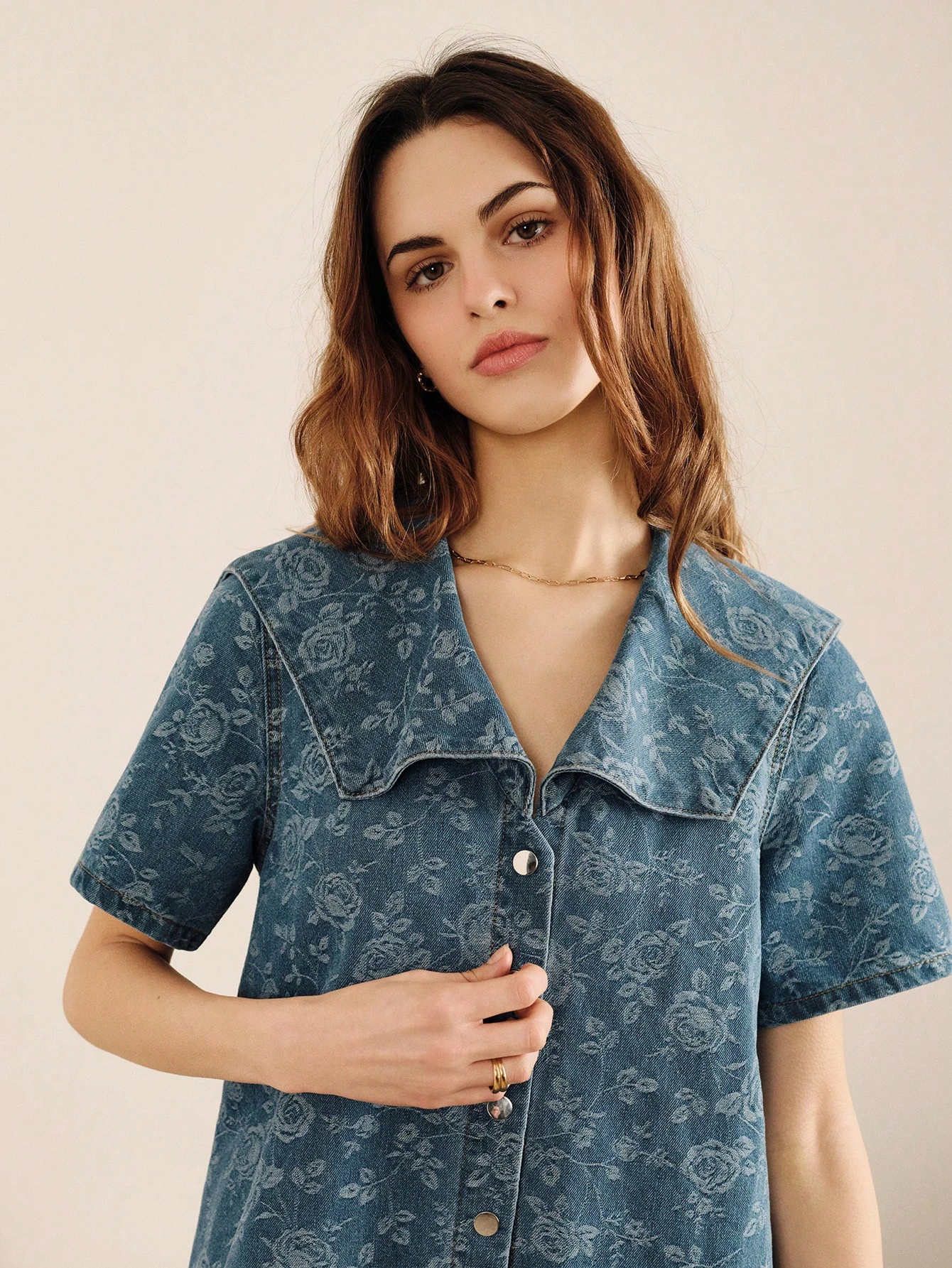 Abito mini in denim con collo alla marinara oversize