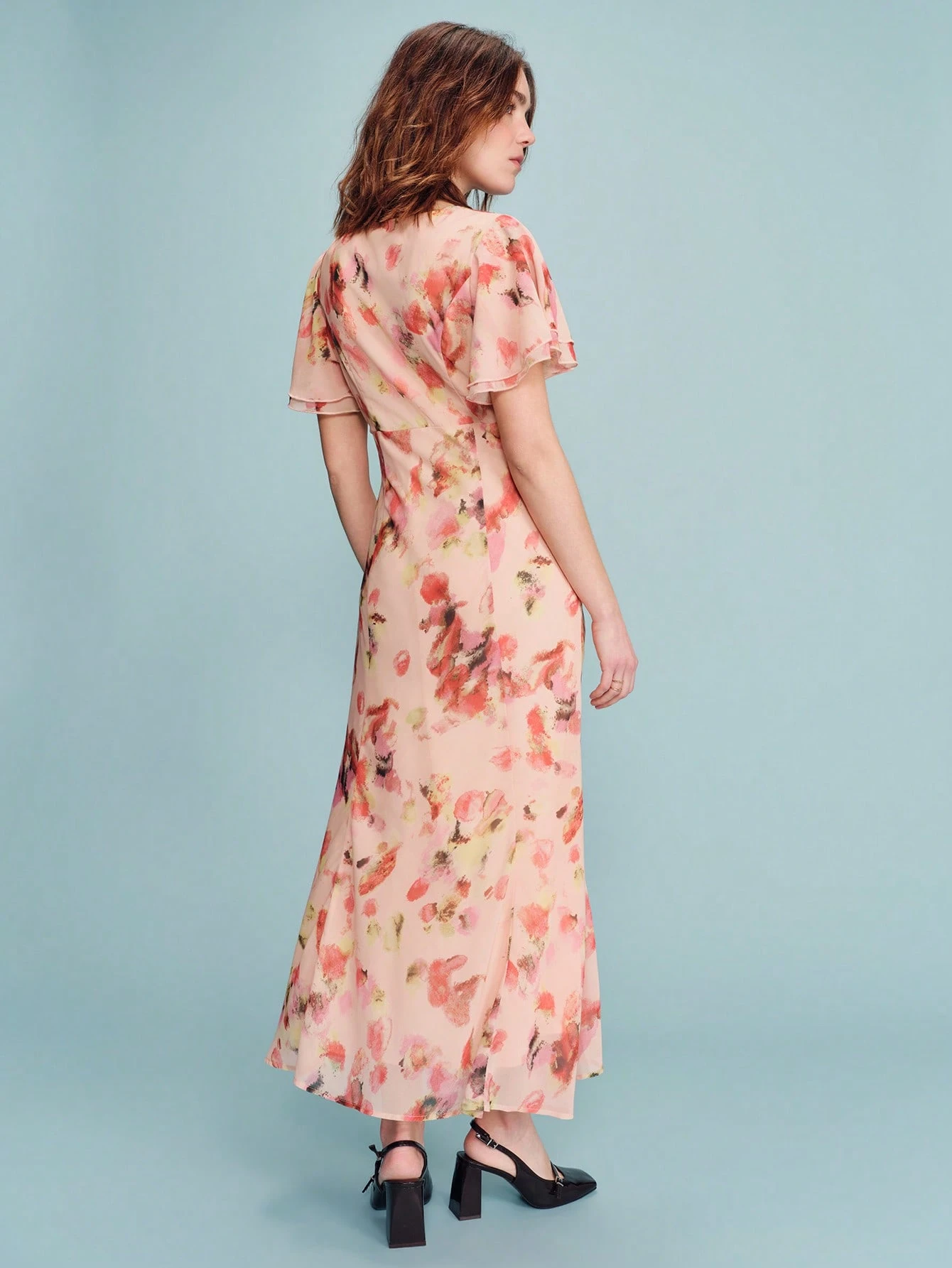 Rosa Blumen Muster Maxikleid mit V-Ausschnitt und Rüschenärmeln, schicker Frühlings-Sommer-Stil im französischen Pariser Stil