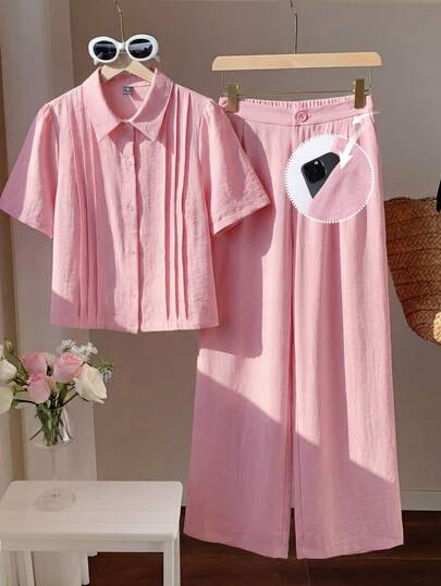 Sweetra Conjunto de 2 piezas de blusa de manga corta con cuello de camisa y pliegues, y pantalones rectos o de pierna ancha, para mujer, de estilo elegante, romántico y de alta gama, ideal para uso casual, vacaciones o trabajo, en estampado de cuadros delicado, para primavera/verano