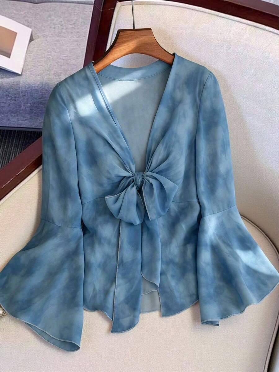 GlowEve 女士优雅蓝色花卉印花喇叭袖休闲沙滩衬衫，前系带设计，适合约会、外出、新年等场合，百搭上衣 - 藍色 - 查看 1