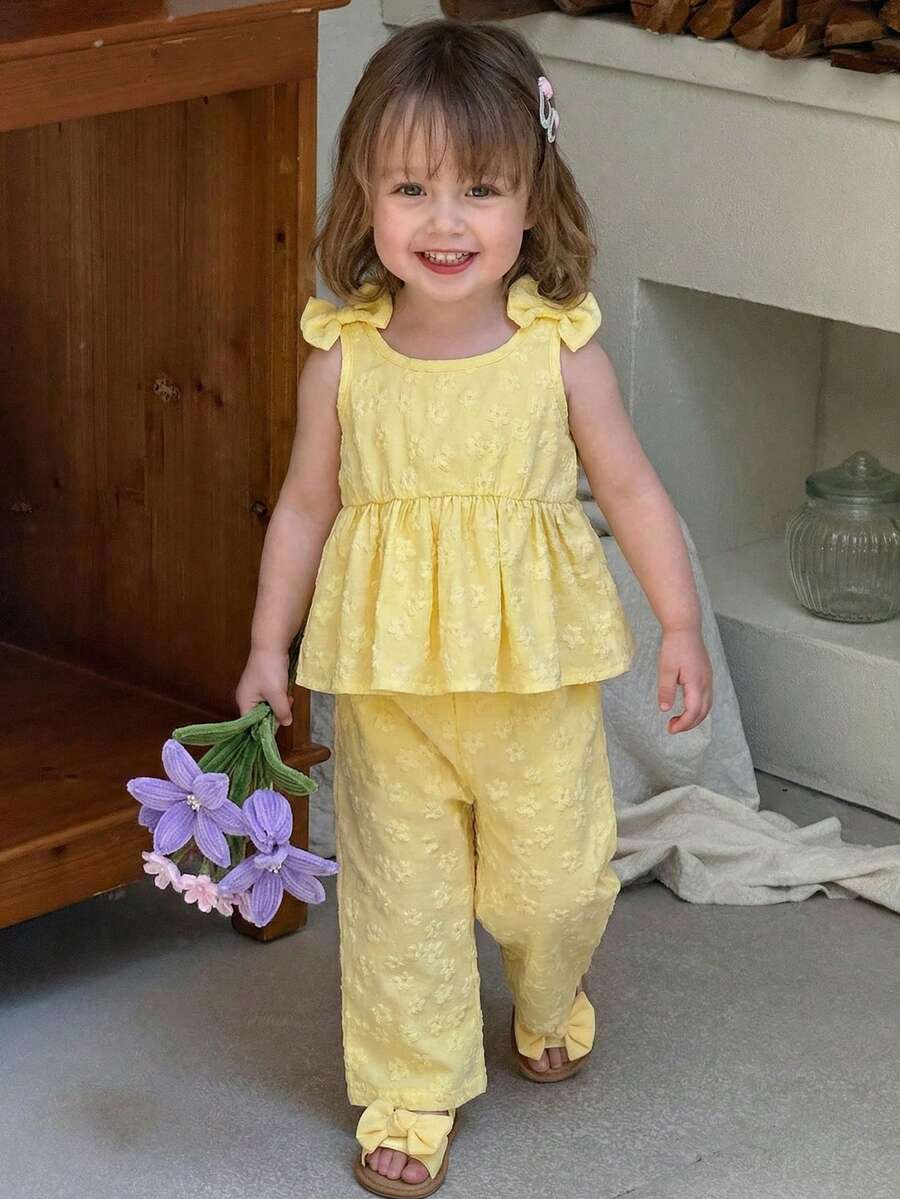SHEIN 女婴黄色碎花无袖上衣搭配黄色裤子，饰有蝴蝶结，适合日常外出、运动、户外玩耍和度假。 - 黃色 - 查看 1