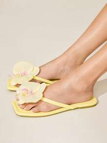 CUCCOO CHICEST Giày sandal quai ngang sang trọng dành cho nữ, sandal đế bằng họa tiết da rắn dập nổi đính đá lấp lánh. - Màu vàng nhạt PU - Xem 7