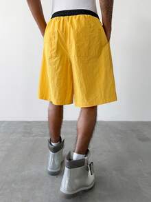 PAVTROS 从春季到夏季，节日，度假，送给男朋友的礼物，派对，锻炼，老钱，外出，复古，男士黑色短裤，黄色腰带，弹性抽绳，小图案设计，百搭夏季短裤，宽松版型。 - 黃色 - 查看 2