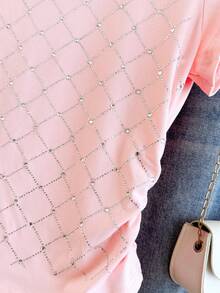 SHEIN Kaos Wanita Musim Panas 2026 Warna Pink dengan Motif Kotak-kotak Rhinestone dan Detail Kerut di Samping, Model Kasual Leher Bulat Lengan Pendek Slim Fit untuk Bepergian - Berwarna merah muda - View 4
