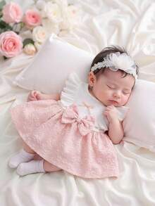 SHEIN Robe blanche sans manches pour bébé fille nouveau-né avec col en dentelle, patchwork rose et nœud. Nouvelle robe élégante, rétro et mignonne en tissu confortable - Rose pâle - Voir 6