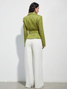 Aveloria Modichic 橄榄绿细条纹女士西装外套，收腰宽肩设计，配有可调节腰带，简约都市时尚风格，通勤休闲皆宜。 - 綠色 - 查看 2