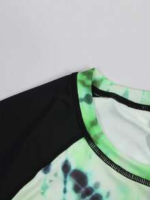 Zalmeno Men's Minimalist Printed Round Neck Short Sleeve Rash Guard - Green - View 5