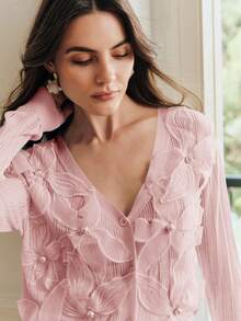Anewsta Cardigan élégant en tricot rose doux à manches longues avec perles, fleurs et motifs ajourés pour femmes, idéal pour le printemps et l'été - Rose bonbon - Voir 1