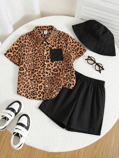 SHEIN 3件套男童休闲运动可爱度假风图案Polo衫、短裤和帽子，适合日常穿着、上学、旅行、运动、春夏季节、海滩度假等场合。