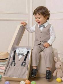 SHEIN 三件套男童绅士套装：白色领衬衫配领结、灰色马甲和背带裤，时尚百搭，适合生日派对、婚礼、周年纪念等场合。 - 卡其色 - 查看 3