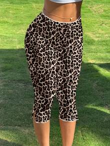 CovetEZ 女士经典豹纹针织弹力七分裤打底裤 - 百搭运动时尚夏季海滩度假装，适合春假、热带海岛婚礼、周年纪念、伴娘派对、约会之夜、婚礼宾客、新娘送礼会、波西米亚音乐节及优雅夏季穿着 - 彩色 - 查看 3
