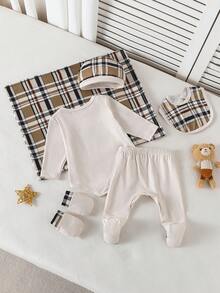 新生儿经典米色和黑色格子围兜，配套米色长袖格子按扣裆连体衣、裤子、帽子和手套六件套 - 杏色 - 查看 2