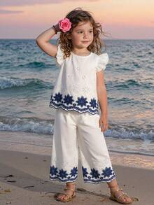 SHEIN 一套休闲甜美的女童两件套，包括一件白色衬衫，下摆饰有蕾丝花边、刺绣花卉图案和泡泡袖，搭配一条宽松的直筒裤，裤子采用松紧腰带和褶裥设计。 - 彩色 - 查看 8