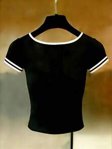 Franclia 新款高品质刺绣修身短款T恤，常规版型，饰有刺绣花卉图案 - 黑色 - 查看 2