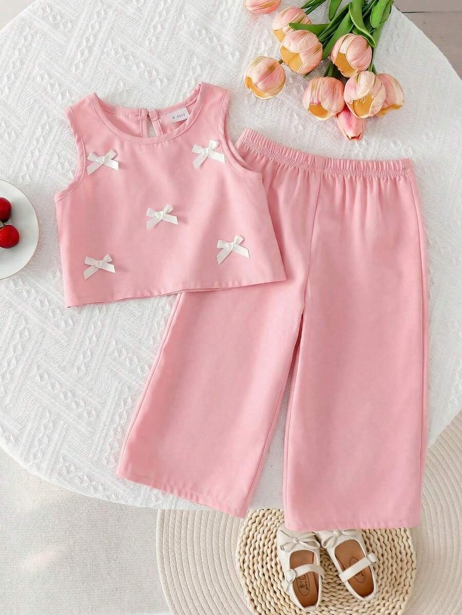 SHEIN Playful Pals 2件組/套 中性 0-3歲 可愛粉色夏季女嬰套裝 3D蝴蝶結裝飾無袖上衣與長褲套裝 2歲生日休閒居家服裝 - 粉色 - 查看 1