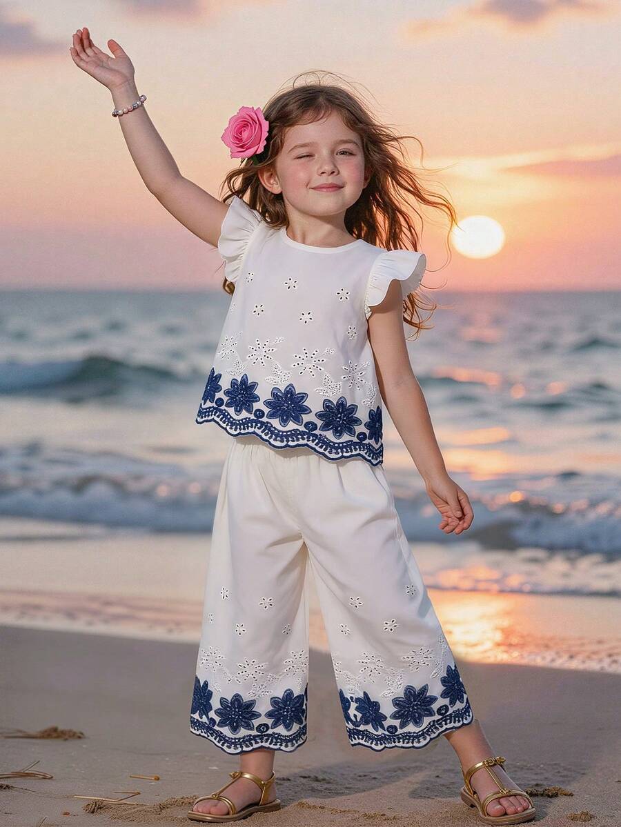 SHEIN 一套休闲甜美的女童两件套，包括一件白色衬衫，下摆饰有蕾丝花边、刺绣花卉图案和泡泡袖，搭配一条宽松的直筒裤，裤子采用松紧腰带和褶裥设计。 - 彩色 - 查看 1
